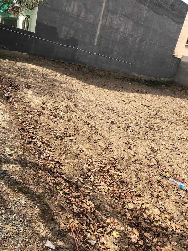 10 MARLA PLOT FOR SALE AT REASONABLE PRICE 8