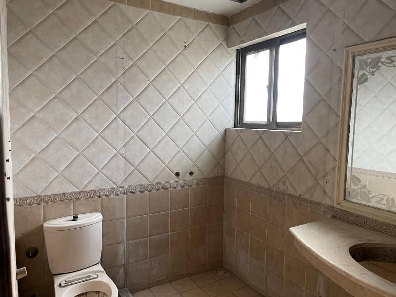 1 Kanal Double Unit Corner Beautiful House Available For Sale In X Block Dha Phase 3 Lahore 10