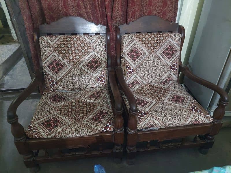5 Seater wooden sofa set including coffee table. 0