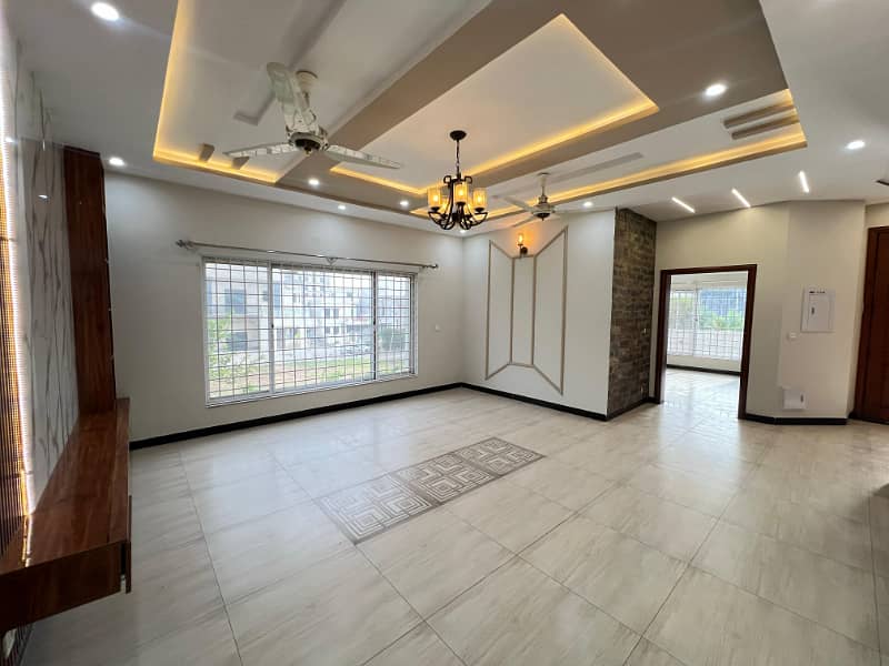 10 Marla used House for Sale in Overseas 5 Block Bahria Town Phase 8 Rawalpindi 2