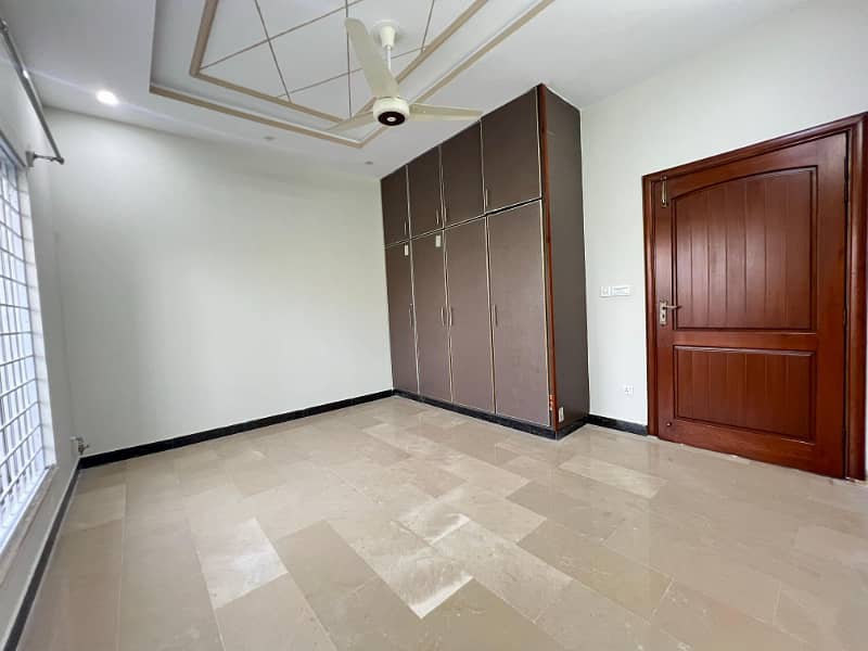 10 Marla used House for Sale in Overseas 5 Block Bahria Town Phase 8 Rawalpindi 9