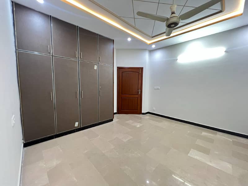 10 Marla used House for Sale in Overseas 5 Block Bahria Town Phase 8 Rawalpindi 12