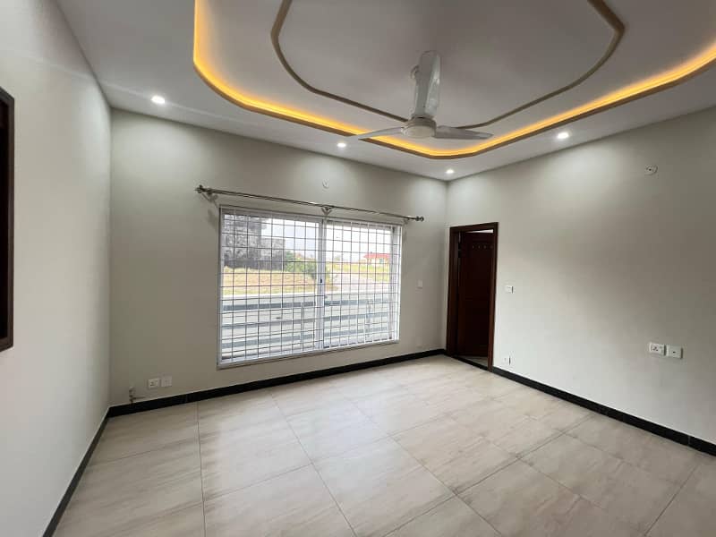 10 Marla used House for Sale in Overseas 5 Block Bahria Town Phase 8 Rawalpindi 13