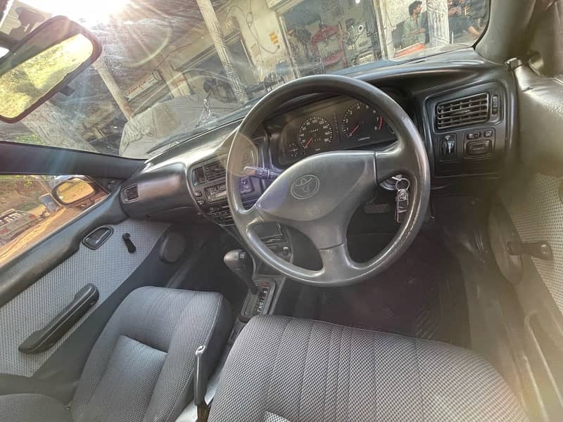 Toyota Corolla XE 2000 8
