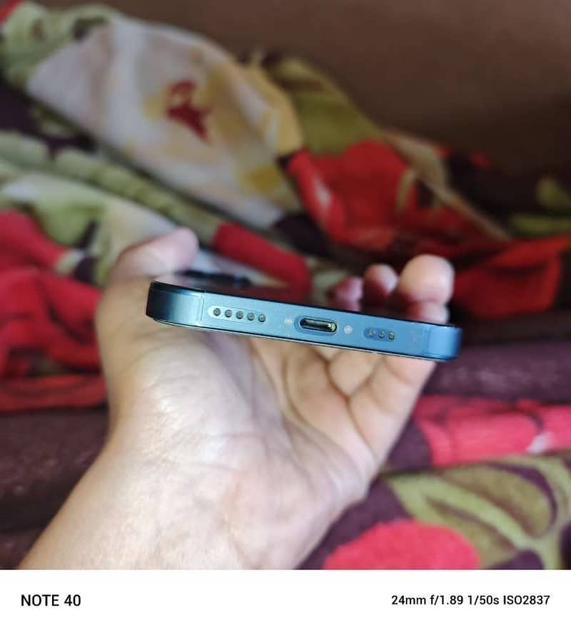 iPhone 13 4