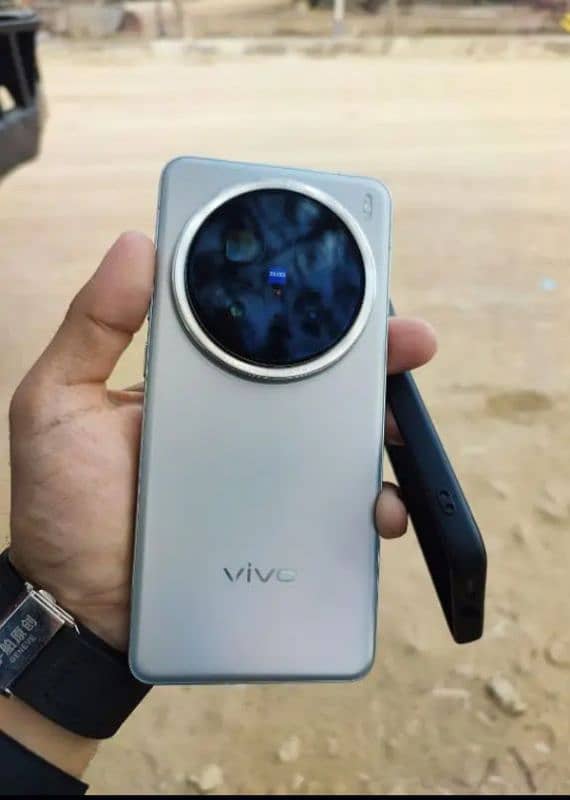 Vivo x200 Pro in Lush condition 16+16/ 512 GB 0