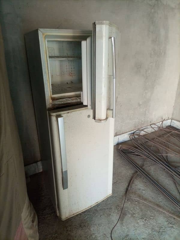 Dawlance refrigerator 1