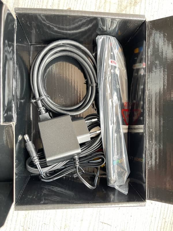 Ptcl shoq tv android box all ok new box pack . 5