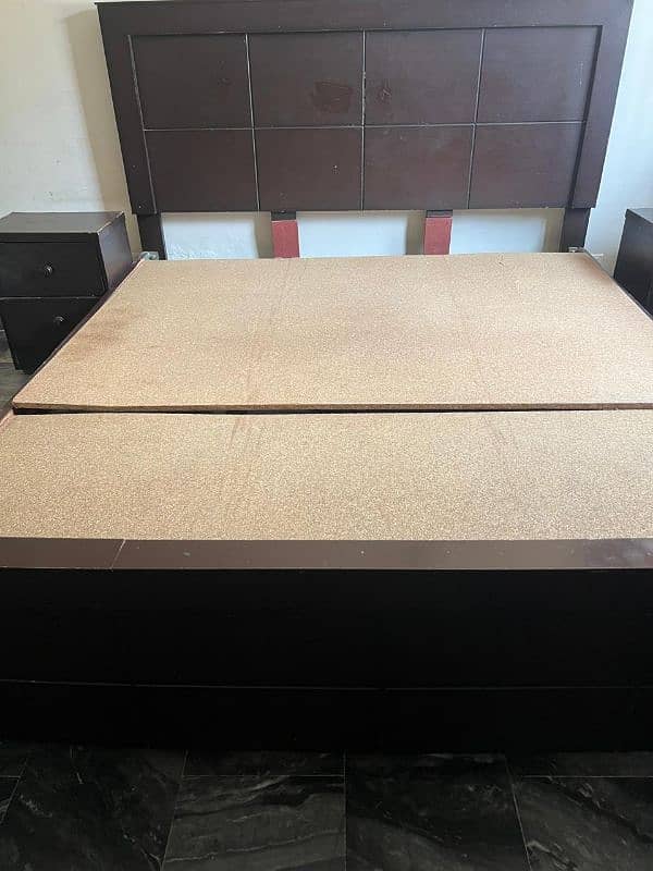 2 Double beds , sofa 7 seater , Center table 4