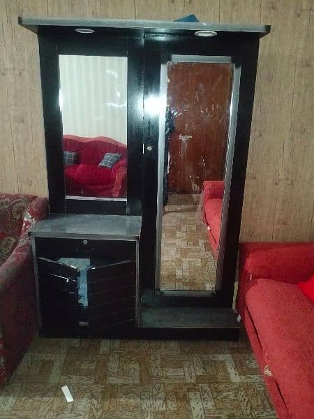 Wardrobe for aale 0