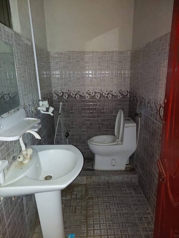 3 marla house available for Sale in Safdar Colony, Queen's Road 1