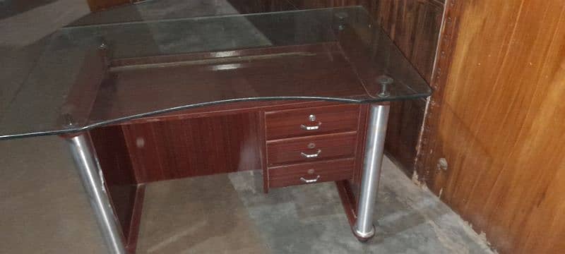 Study table in new condition 3