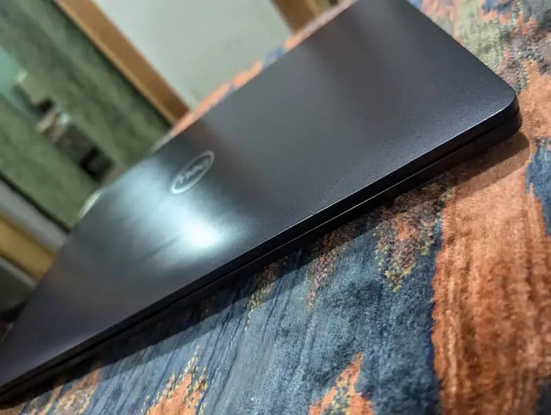 Dell latitude 5501  I7 9850H 32GB RAM 512GB SSD 0