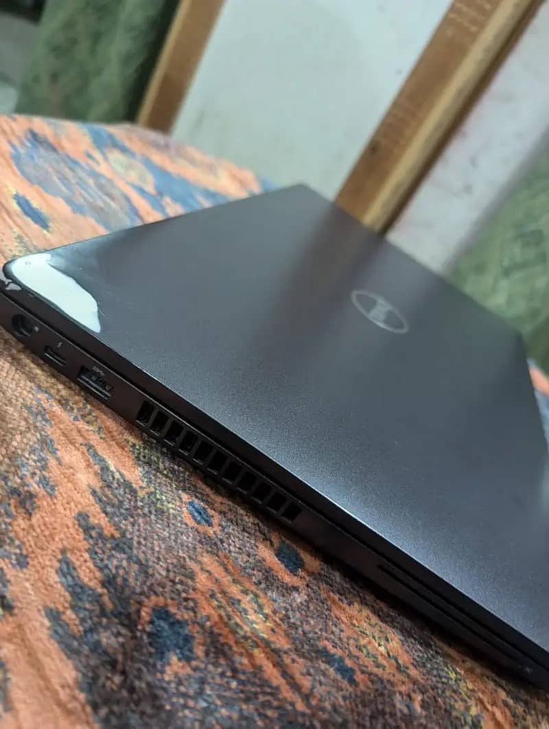 Dell latitude 5501  I7 9850H 32GB RAM 512GB SSD 2