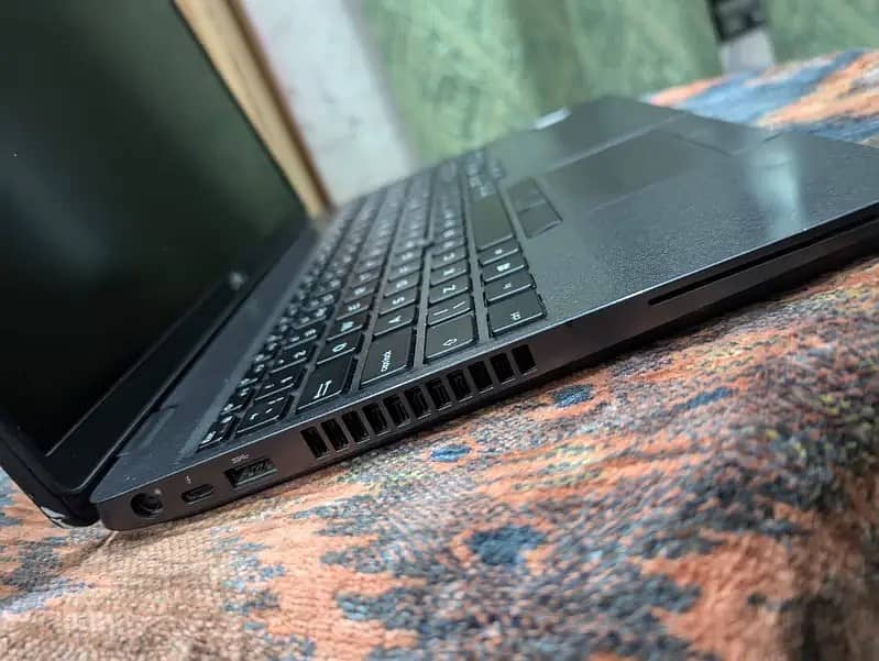 Dell latitude 5501  I7 9850H 32GB RAM 512GB SSD 4