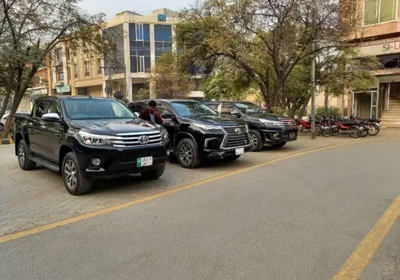 Lahore rent a car ,Landcruisor v8, prado, Fortuner, Corolla , Civic 14