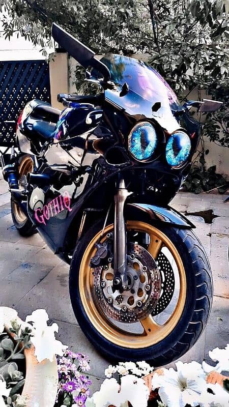 suzuki gsxr 400cc 4