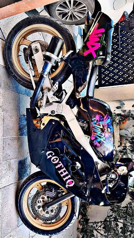 suzuki gsxr 400cc 5