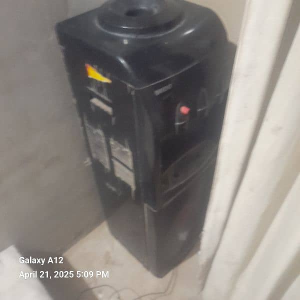 Orient water dispenser with cane 3 tabs with refrigerator 0