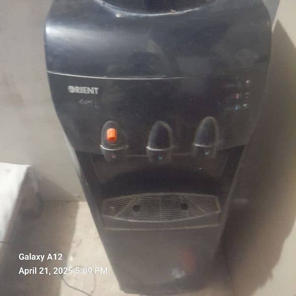 Orient water dispenser with cane 3 tabs with refrigerator 1