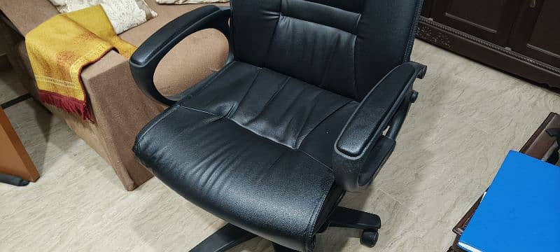 Office Revolving Chair Executive Chair all functions working properly 1