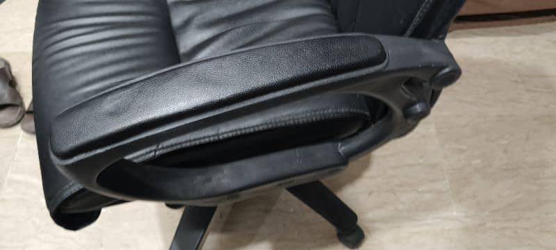 Office Revolving Chair Executive Chair all functions working properly 4