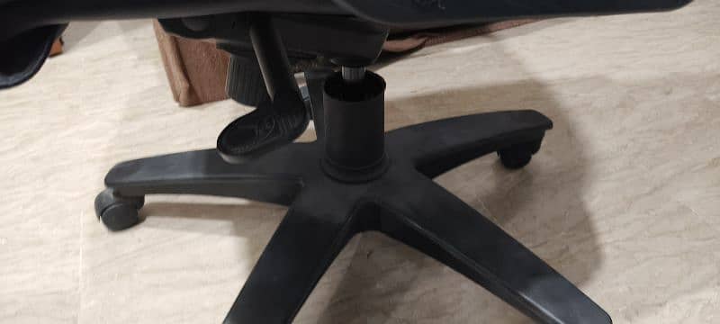 Office Revolving Chair Executive Chair all functions working properly 5