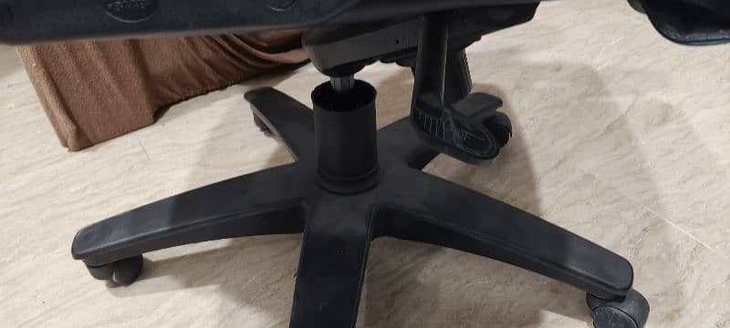 Office Revolving Chair Executive Chair all functions working properly 6