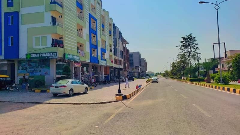 1 kanal Excellent location plot for sale in sector F-17 22