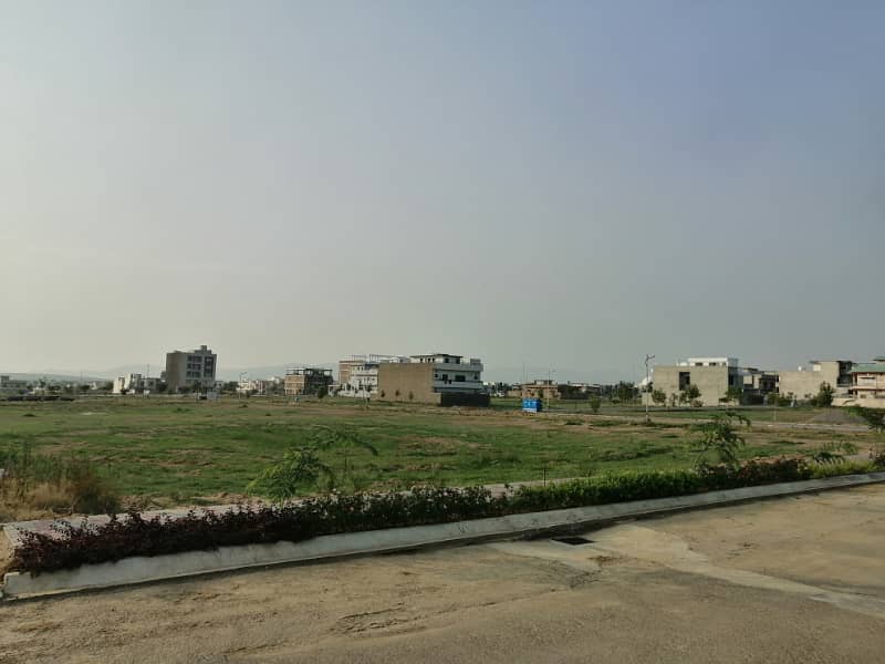 1 kanal Excellent location plot for sale in sector F-17 26