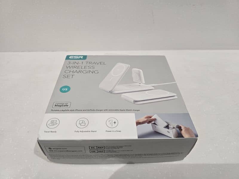 Apple Iphone 3in1 Wireless Charging Station by ESR 0