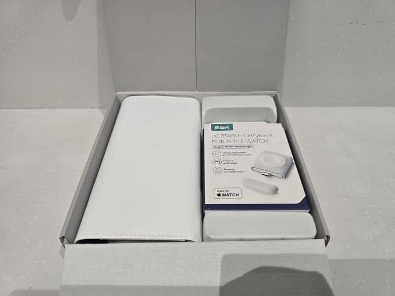 Apple Iphone 3in1 Wireless Charging Station by ESR 1