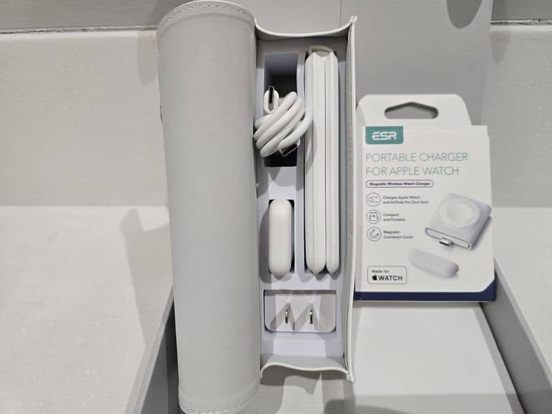 Apple Iphone 3in1 Wireless Charging Station by ESR 2