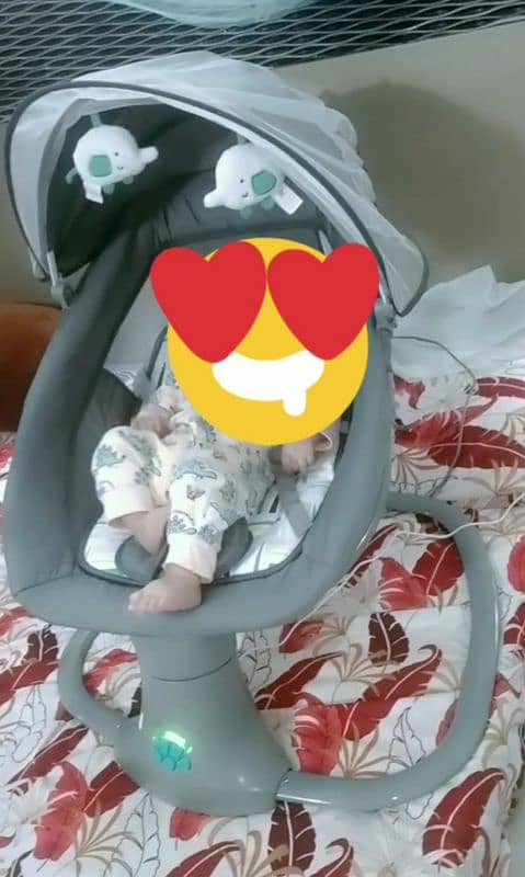 Electric baby swing with all accessories in excellent condition 2