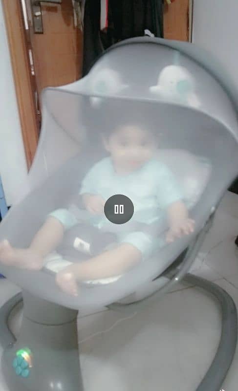 Electric baby swing with all accessories in excellent condition 3