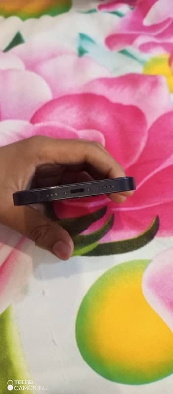 Apple IPhone 13 JV Almost new 5