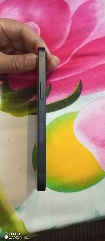 Apple IPhone 13 JV Almost new 6