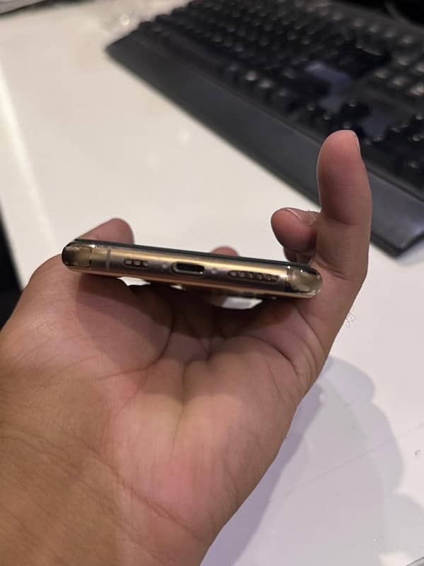 IPHONE 11 pro 256 GB. Dual sim PTA. Battery on service. Rose Gold. 5
