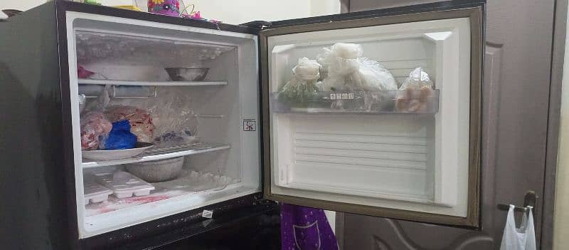 Dawlance refrigerator, 2 door, reflector, low voltage 23% 2