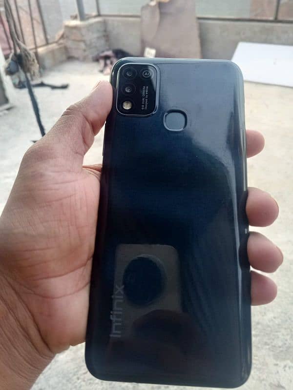 infinx hot 11 paly 4. gb Rim. 64 gb mor what bxs and charger  all okay 0