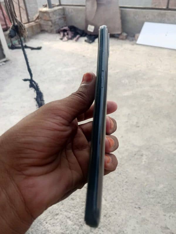 infinx hot 11 paly 4. gb Rim. 64 gb mor what bxs and charger  all okay 1