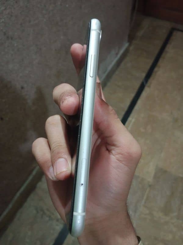 iphone XR 4