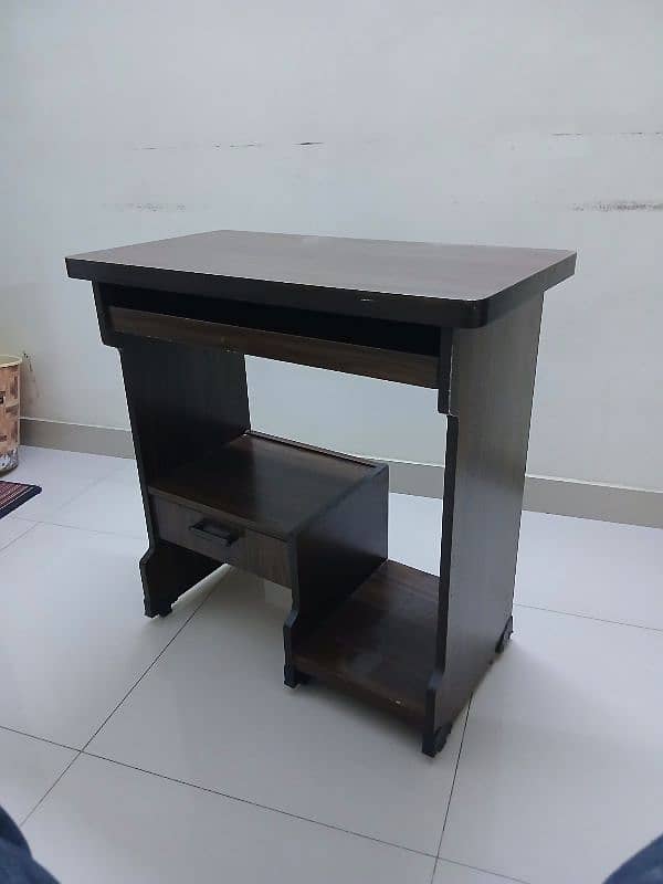 Study Table / Computer Desk in Good Condition 0