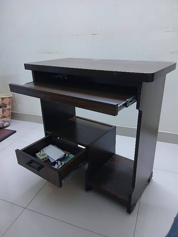 Study Table / Computer Desk in Good Condition 2