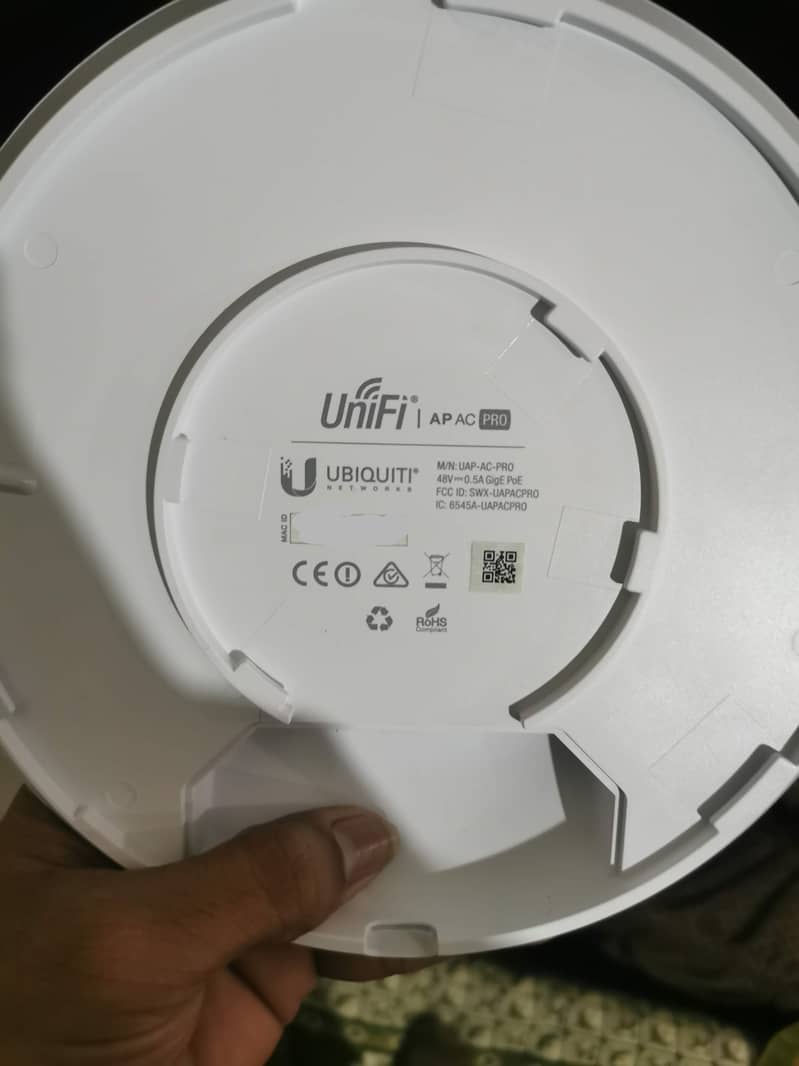 Ubiquity Wireless Access Point Pro | UAP-AC-PRO 0