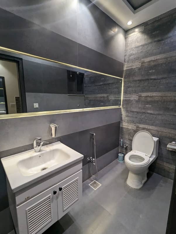2000 square feet office available for rent 3