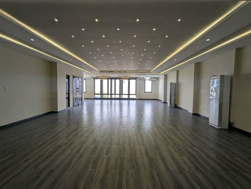 2000 square feet office available for rent 6