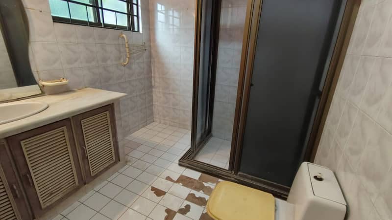 1 Kanal Upper Portion For Rent In DHA Phase 2 3 Bed + Separate Entrance! 10