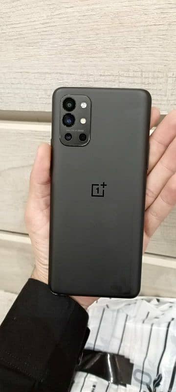 OnePlus 9r 8/128 1