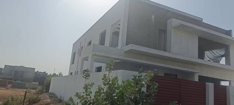 DEAD END CORNER (650sqyard) With Basement, Huge Green Belt Grey Structure Villa With Basement for Sale in Precinct-4, Bahria Town Karachi ! 1